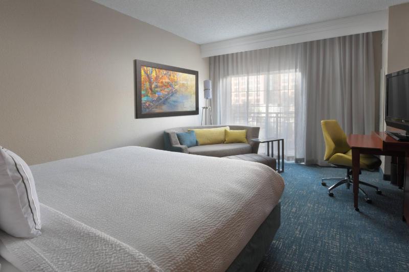 Courtyard by Marriott San Antonio Riverwalk - image 10