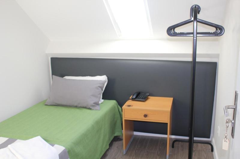 Single Room with Shared Bathroom image 2