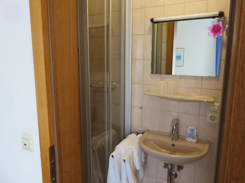 Standard Single Room image 4
