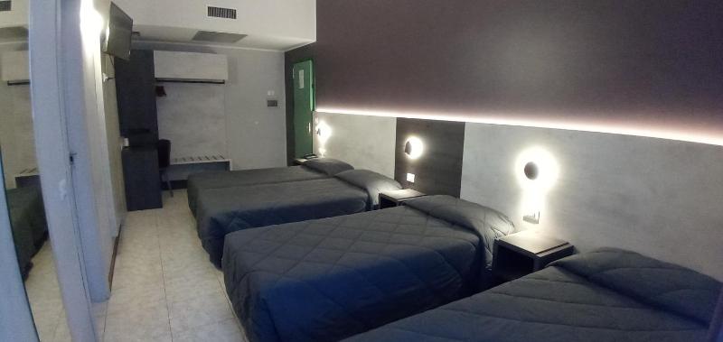 Quadruple Room image 2