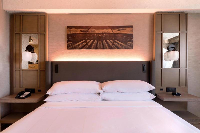 Guest Room with Queen Bed image 1