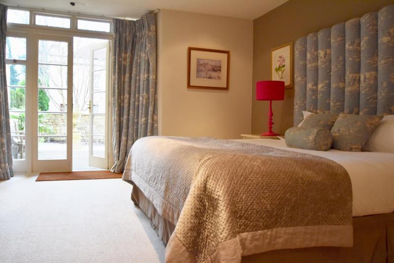 Deluxe Double Room with Garden image 2