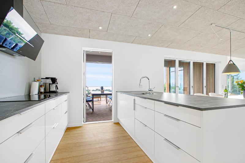 Luxury Holiday Home With Panoramic Views Of Ebeltoft Bay And Outdoor Spa - image 40