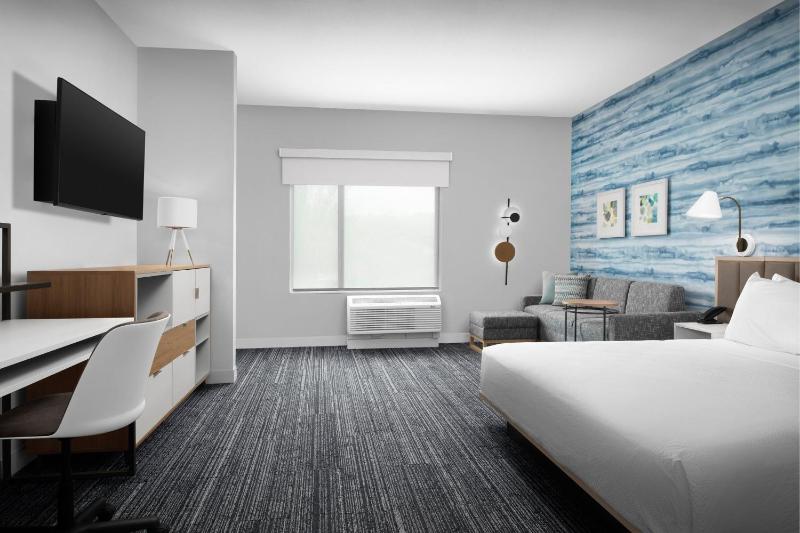 TownePlace Suites by Marriott Jacksonville Airport - image 25