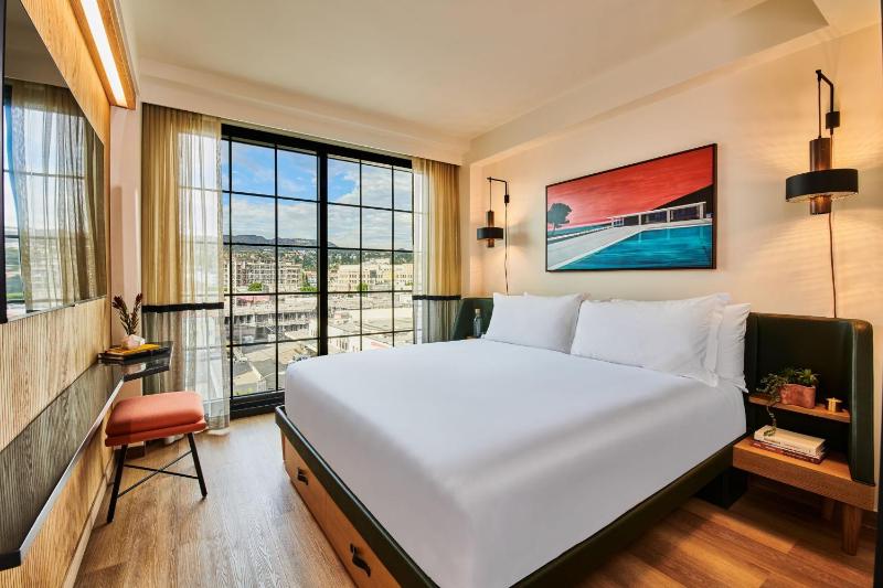 King Room with Hollywood Hills View image 1