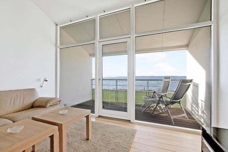 Beautiful Two-Storey Apartment With Panoramic Views Of Ebeltoft Bay - image 19