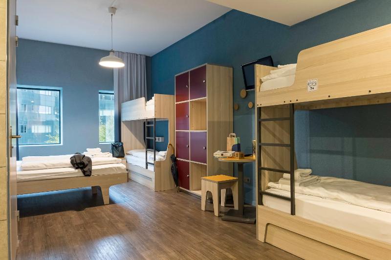 6-Bed Room image 1
