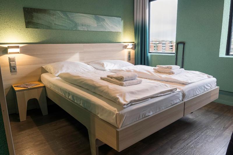 Double Room for Single Use image 3