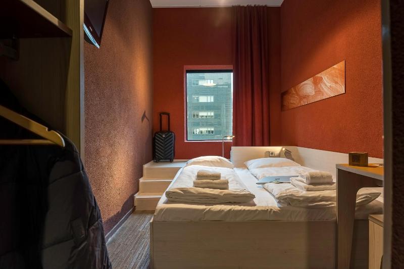 Double Room for Single Use image 4