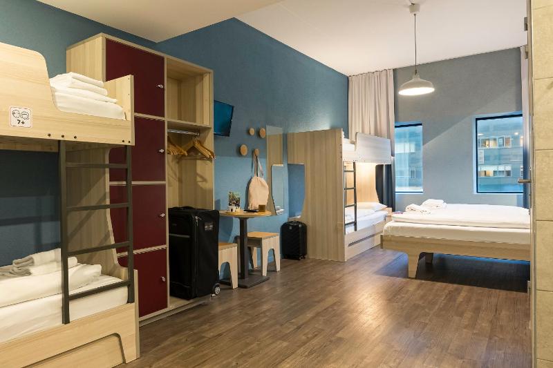 6-Bed Room image 3