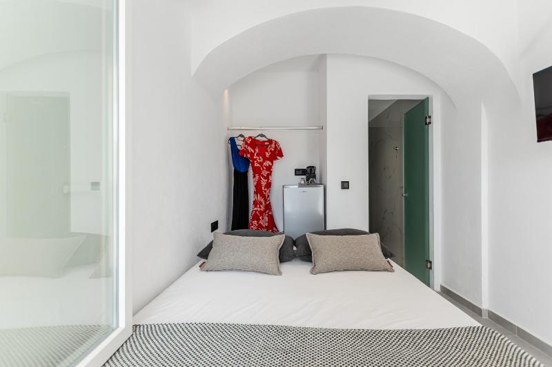 Deluxe Single Room with Pool View image 4