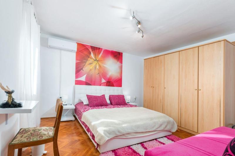 Holiday home Dioniza by Villsy- with private pool and jacuzzi - image 21
