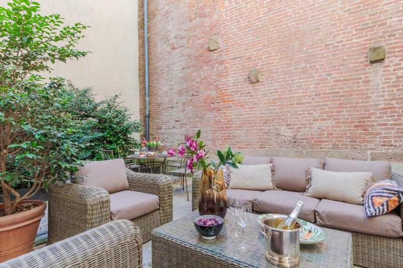 Vissi D Arte an Apartment with Garden - image 27