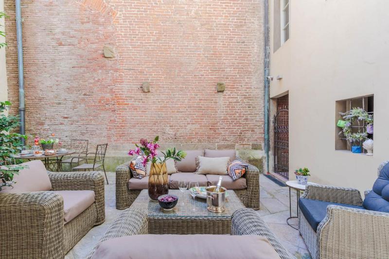 Vissi D Arte an Apartment with Garden - image 48