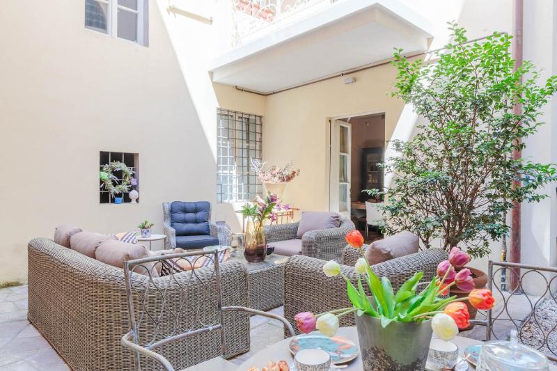 Vissi D Arte an Apartment with Garden - image 14