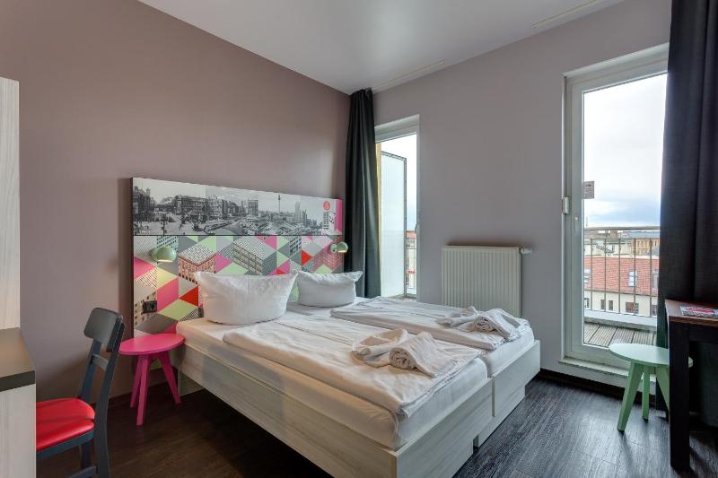 Superior Twin Room image 4