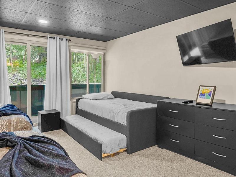 The Lift B107 condo - image 33