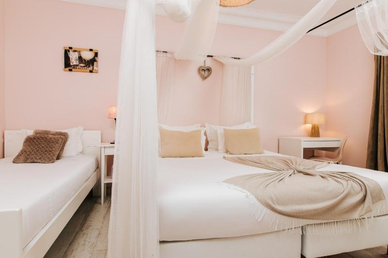 Suite Triple Room with Balcony image 1