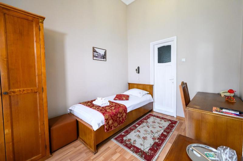 Budget Single Room image 4