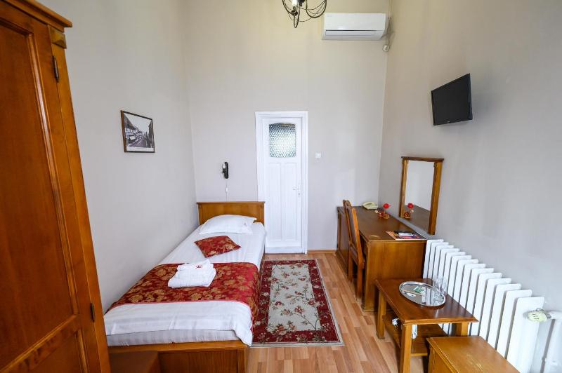 Budget Single Room image 3