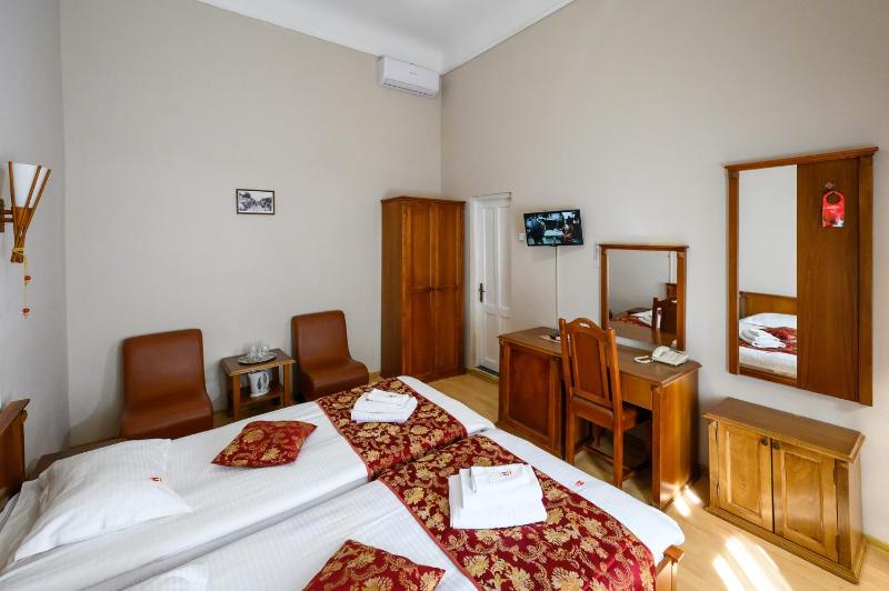 Budget Twin Room image 4