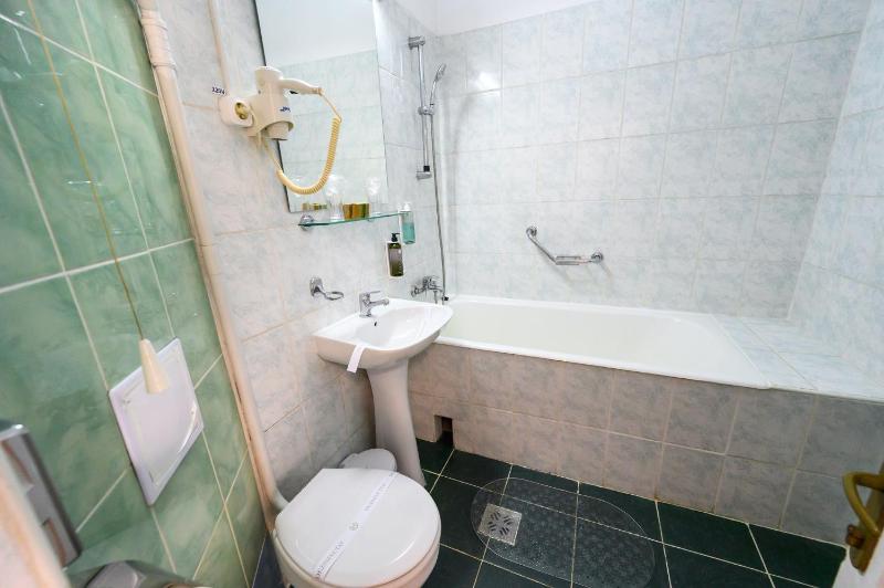 Budget Twin Room image 2