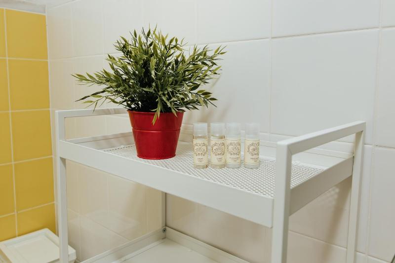 Deluxe King Suite with Partial Sea View image 3