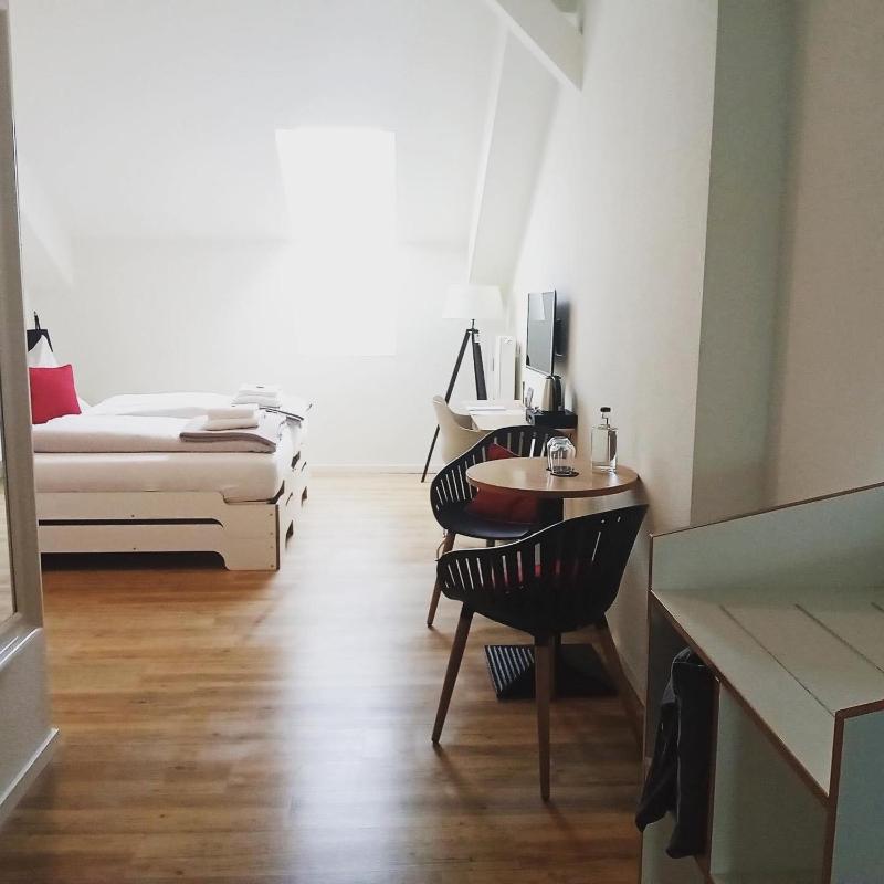 Double Room image 4