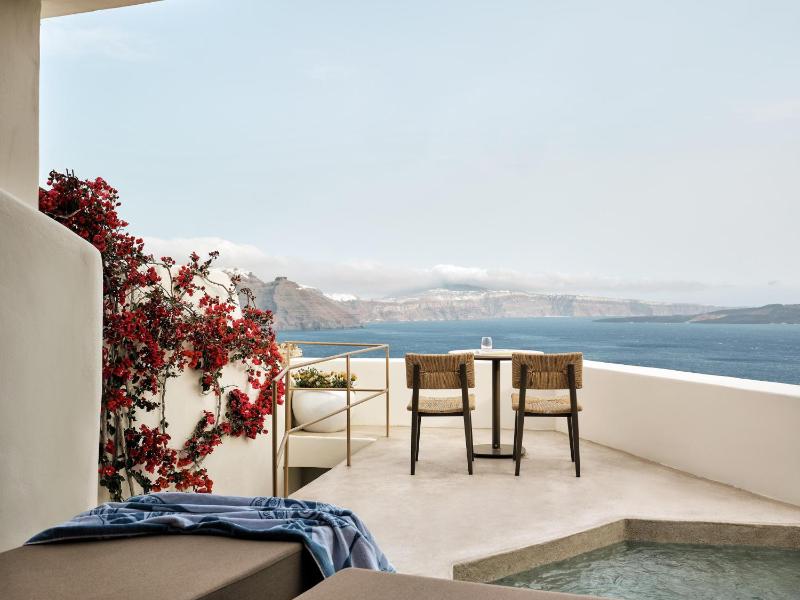Classic Suite with Caldera View image 3