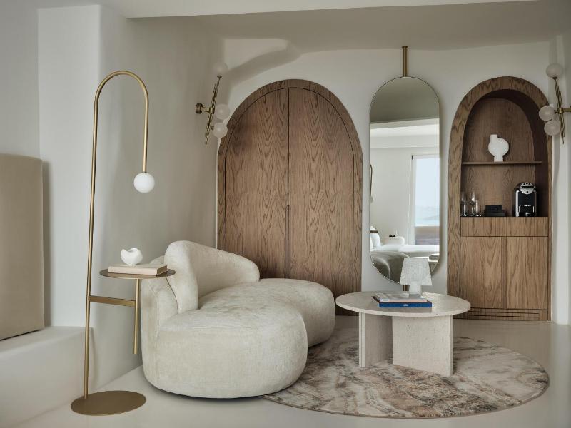 Classic Suite with Caldera View image 4