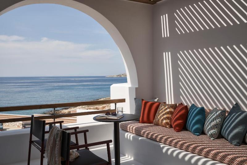 Essence Suite Sea View  image 3
