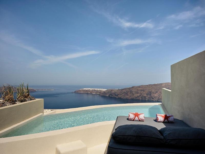 Wet Allure Suite with Private Infinity Pool and Caldera View image 4