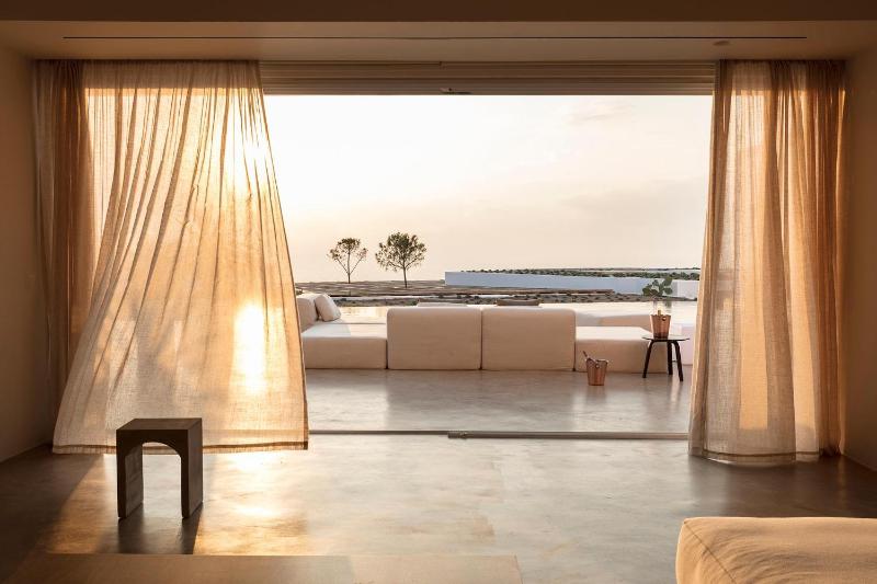 Eden Villa with Infinity Pool image 1