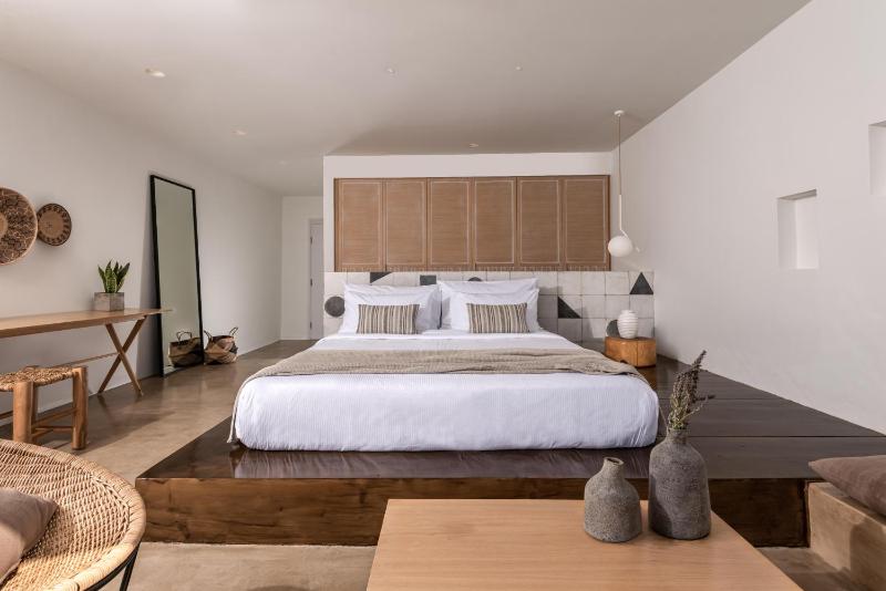 Sunset Suite with Infinity Pool image 3