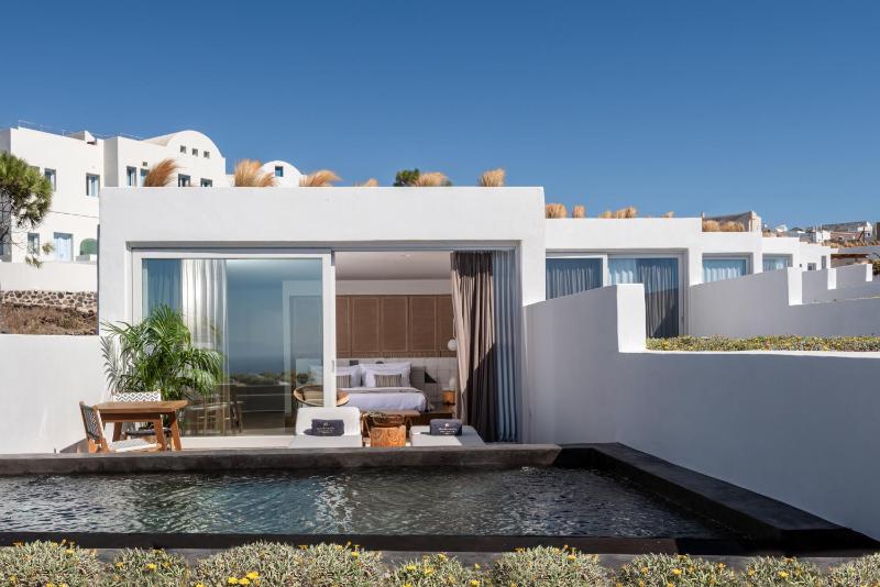 Sunset Suite with Infinity Pool image 2