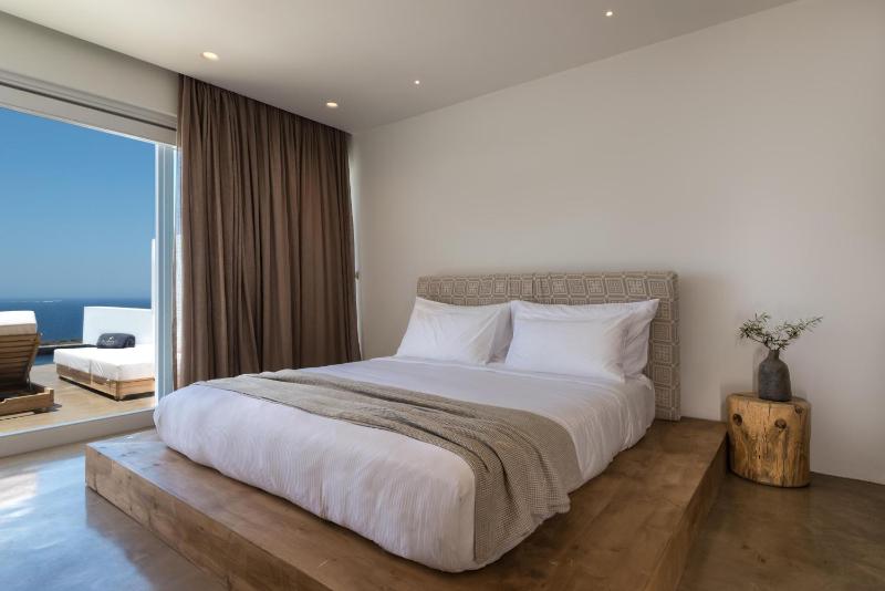 Two Bedroom Suite with Infinity Pool image 3