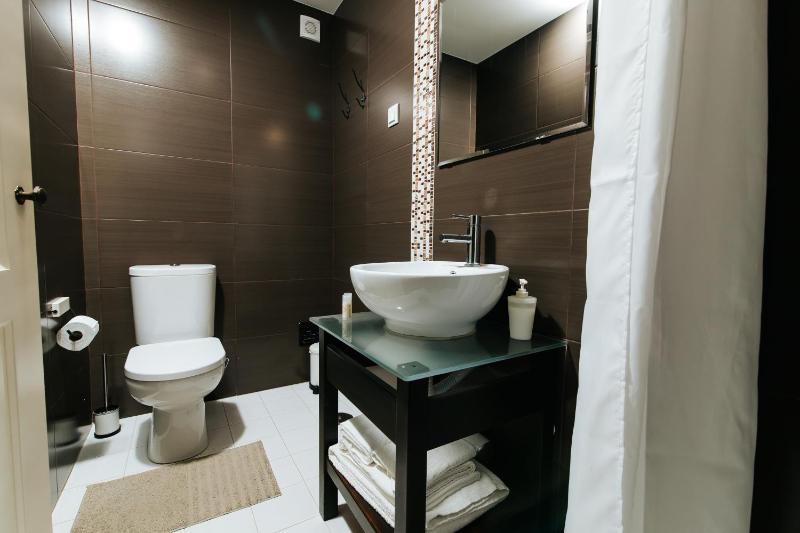 Superior King Suite with Partial Sea View image 2