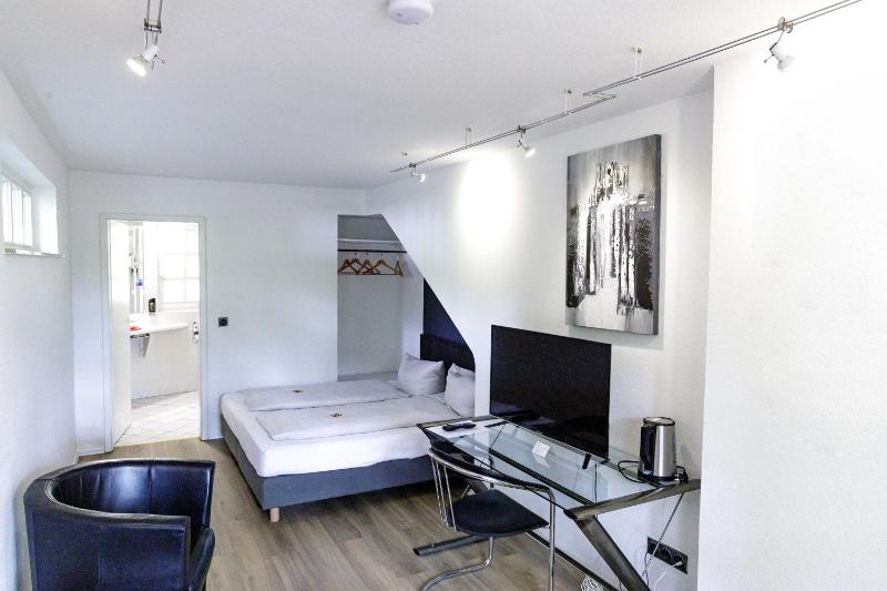 Double Room image 3