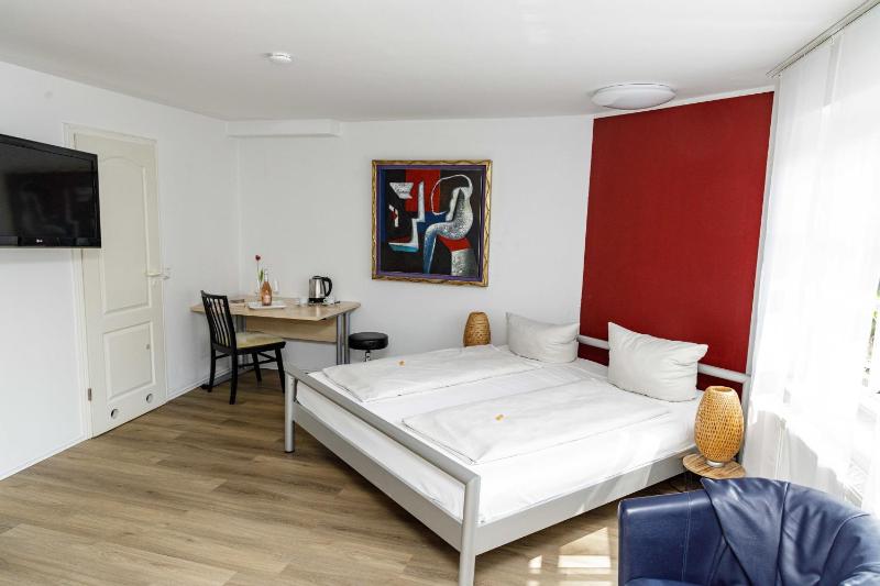 Double Room image 2
