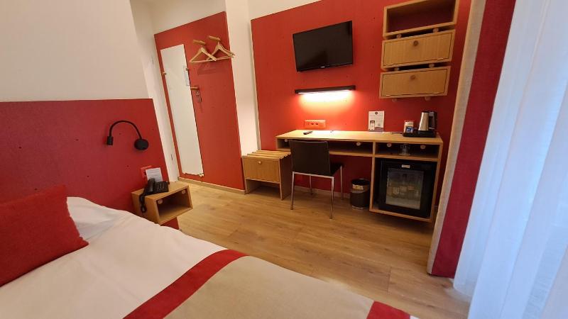 Single Room image 1