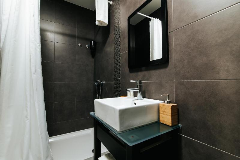 King Suite with Partial Sea View image 2