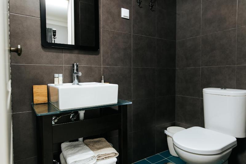 King Suite with Partial Sea View image 3