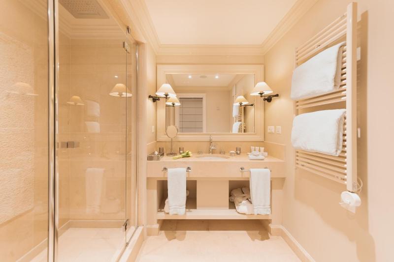 Superior Double or Twin Room with Spa Access image 2