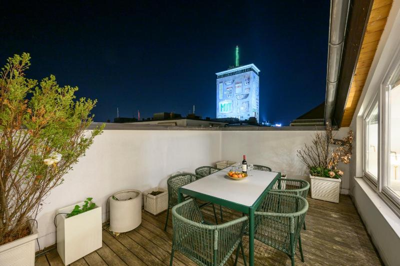 Vienna Rooftop Haven 120m 3BR Terrace City Views! - image 5