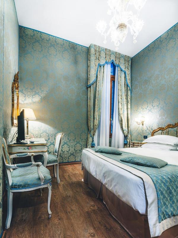 Standard Room image 4