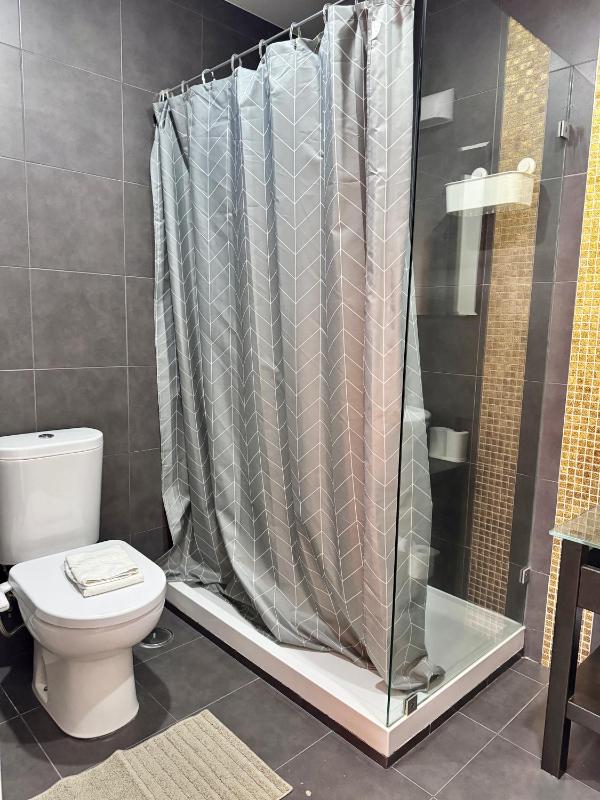 King Suite with Balcony image 3