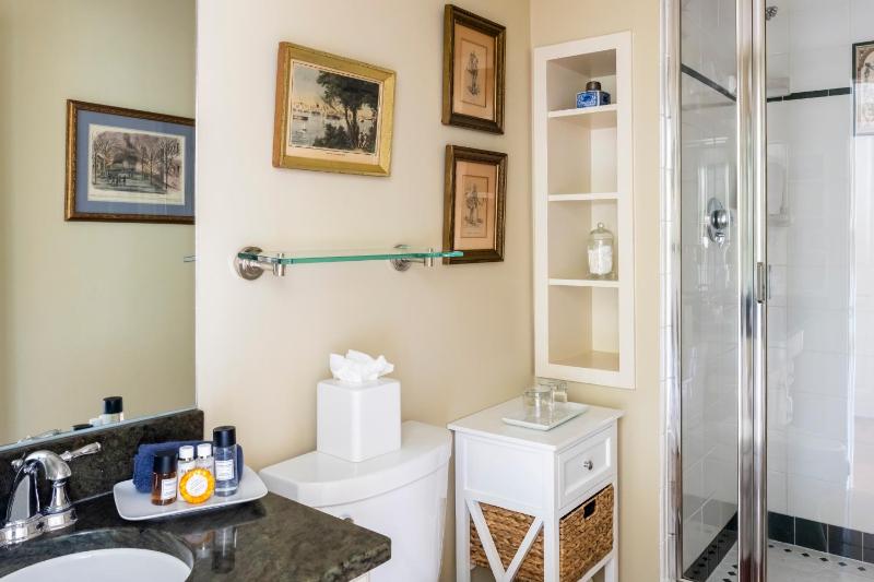 Queen Room image 1