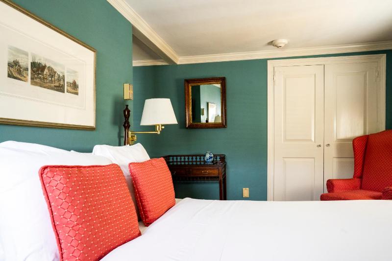 Queen Room image 4