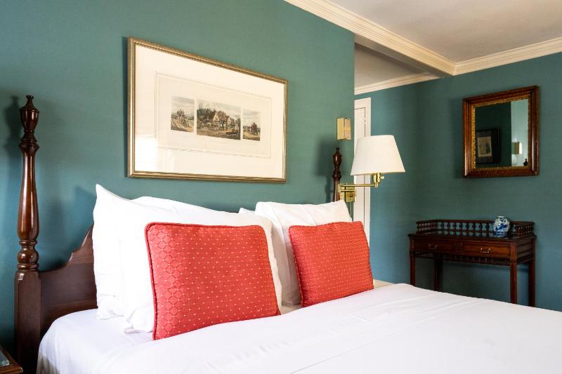 Queen Room image 3