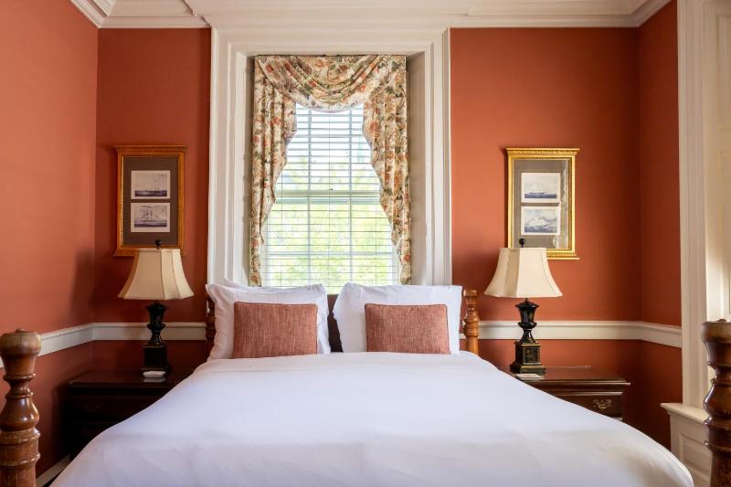 Queen Room image 4